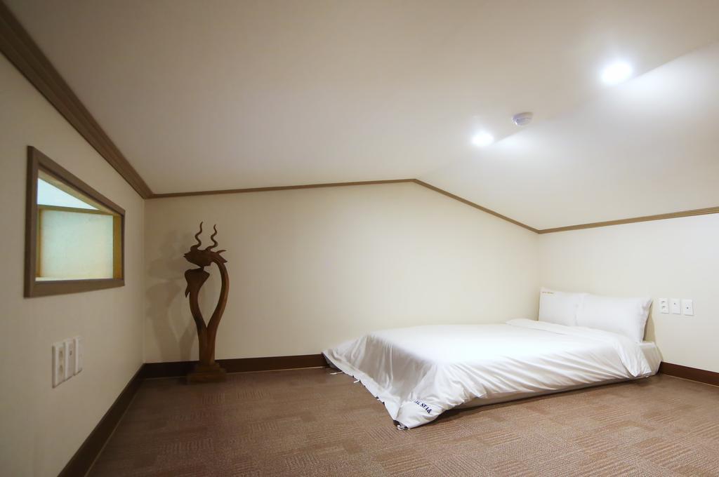 Sea View Hotel Jeju Room photo